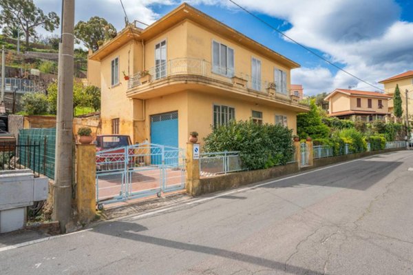 casa indipendente in vendita a Sanremo in zona Poggio