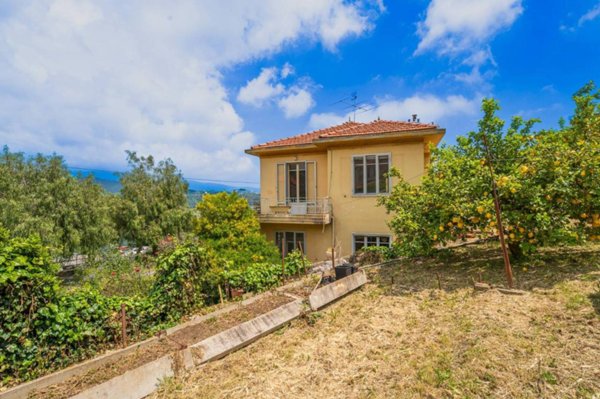 casa indipendente in vendita a Sanremo in zona Poggio