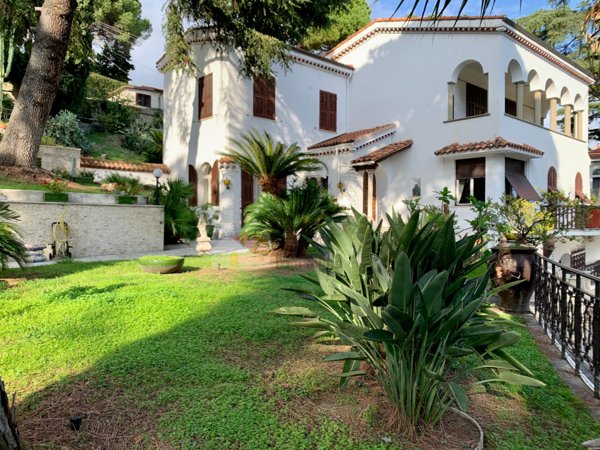 casa indipendente in vendita a Sanremo