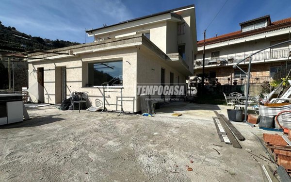 casa indipendente in vendita a Sanremo