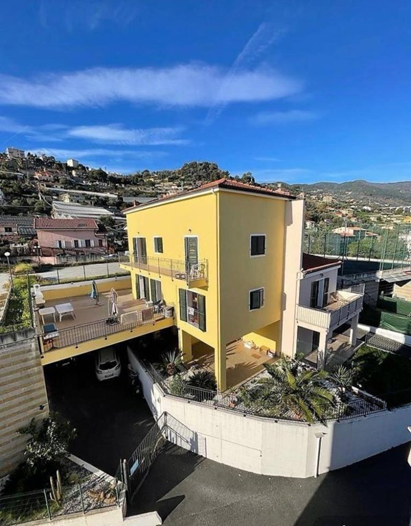 casa indipendente in vendita a Sanremo