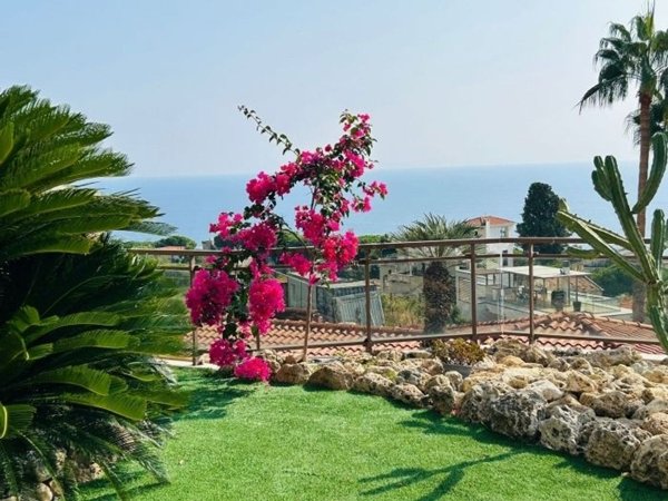 appartamento in vendita a Sanremo in zona Coldirodi