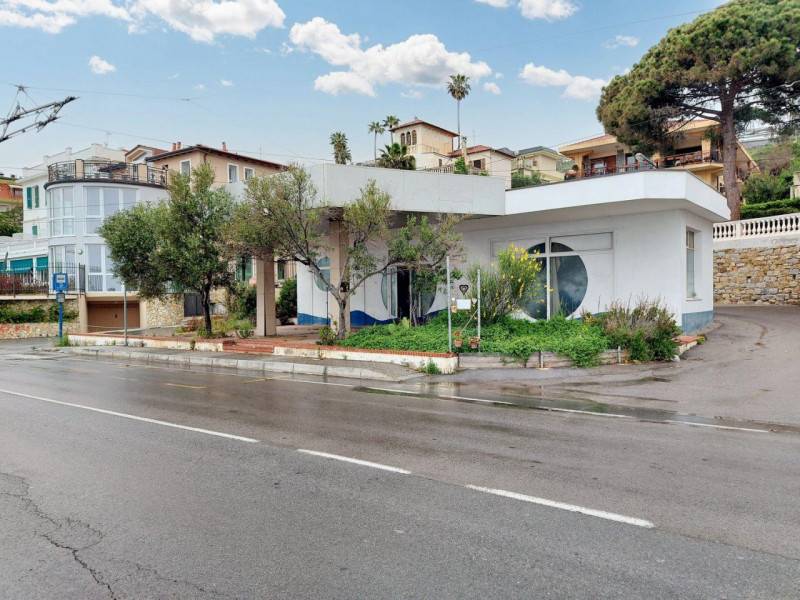 locale commerciale in vendita a Sanremo