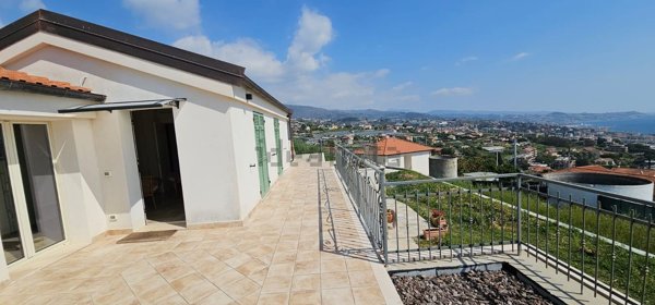 casa indipendente in vendita a Sanremo in zona Coldirodi