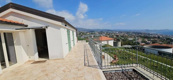 casa indipendente in vendita a Sanremo