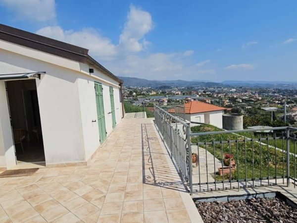 casa indipendente in vendita a Sanremo