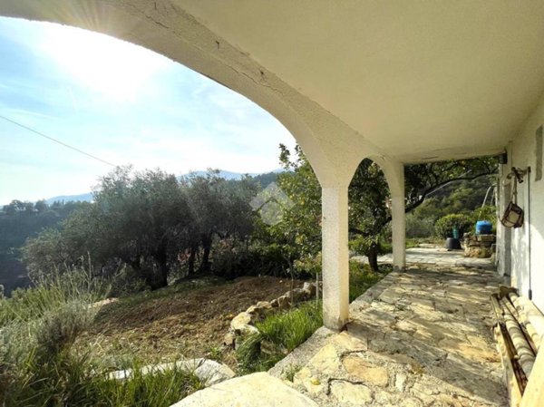 casa indipendente in vendita a Sanremo in zona San Romolo