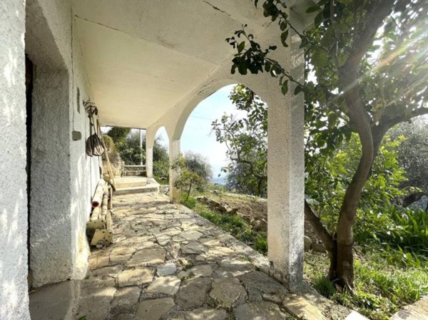 casa indipendente in vendita a Sanremo in zona San Romolo