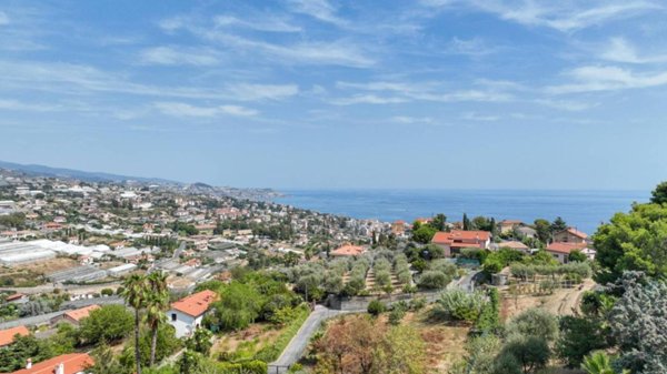 casa indipendente in vendita a Sanremo