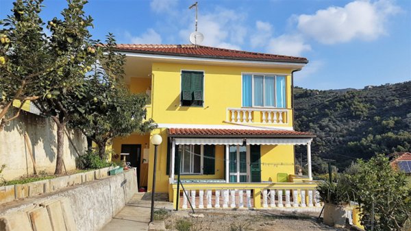 casa indipendente in vendita a Sanremo