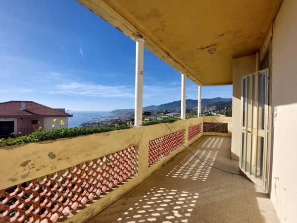 casa indipendente in vendita a Sanremo in zona Poggio