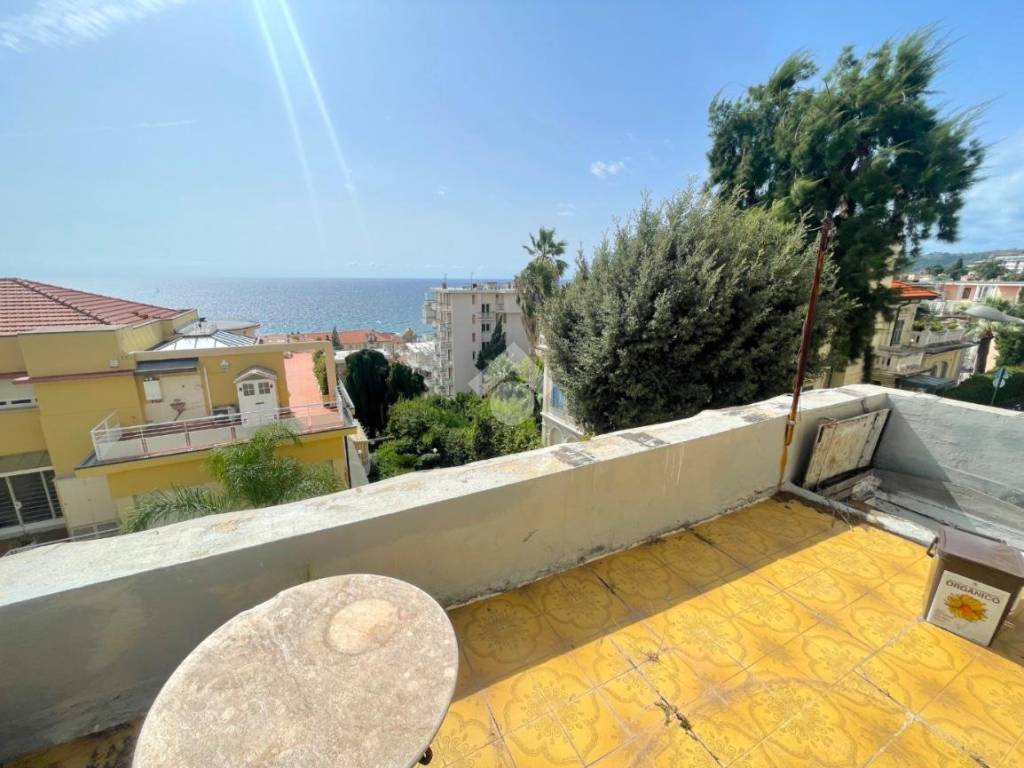 casa indipendente in vendita a Sanremo