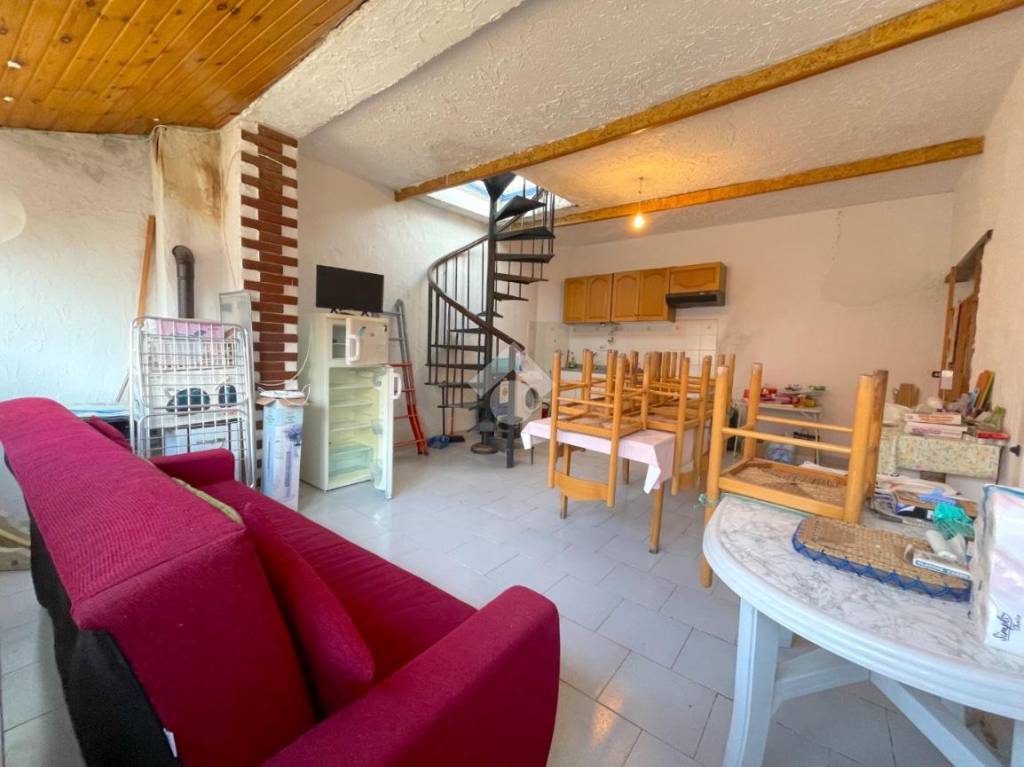casa indipendente in vendita a Sanremo in zona Poggio