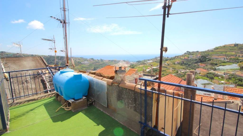 casa indipendente in vendita a Sanremo in zona Poggio