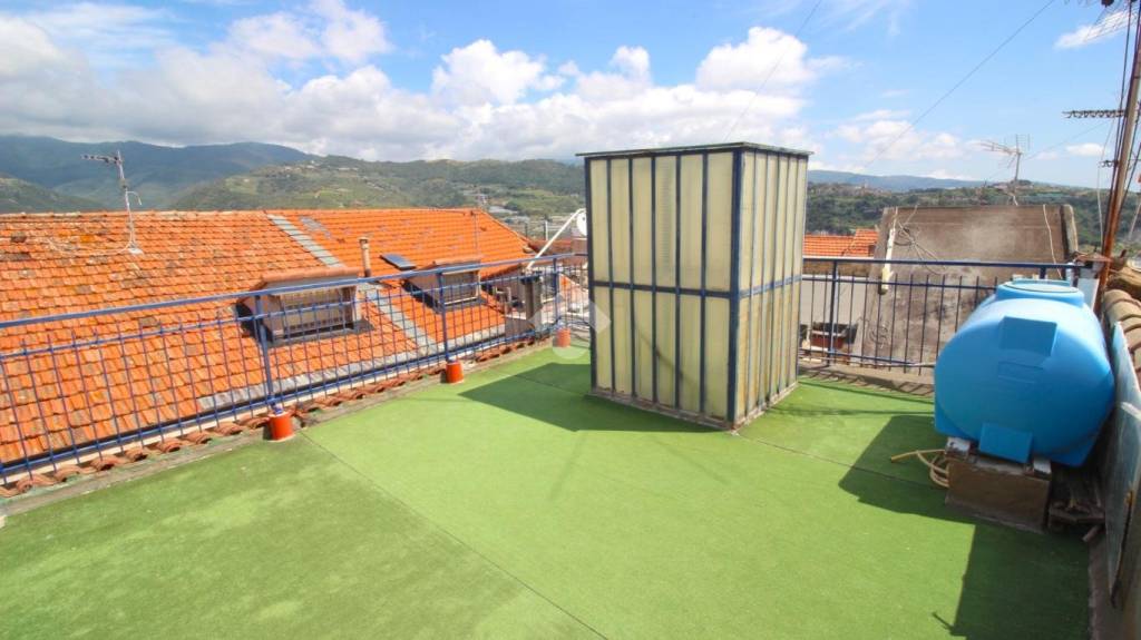 casa indipendente in vendita a Sanremo in zona Poggio