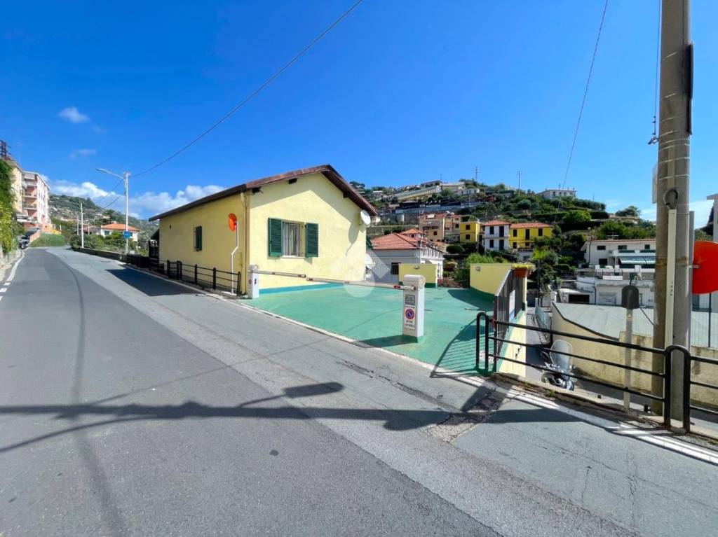 casa indipendente in vendita a Sanremo
