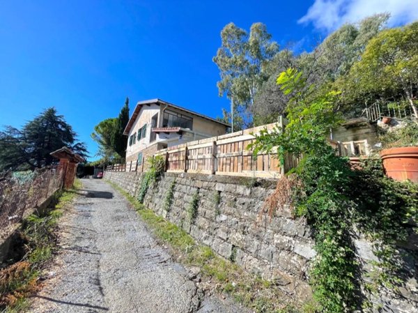casa indipendente in vendita a Sanremo in zona Poggio