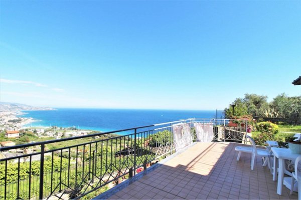casa indipendente in vendita a Sanremo in zona Coldirodi