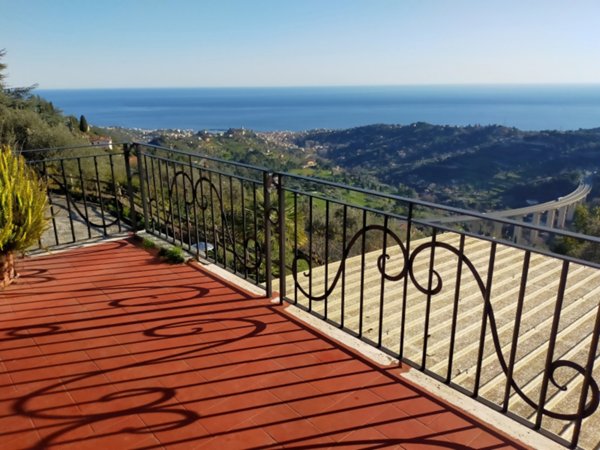 casa indipendente in vendita a Sanremo
