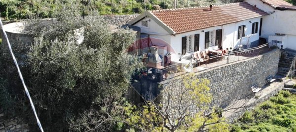 casa indipendente in vendita a Sanremo