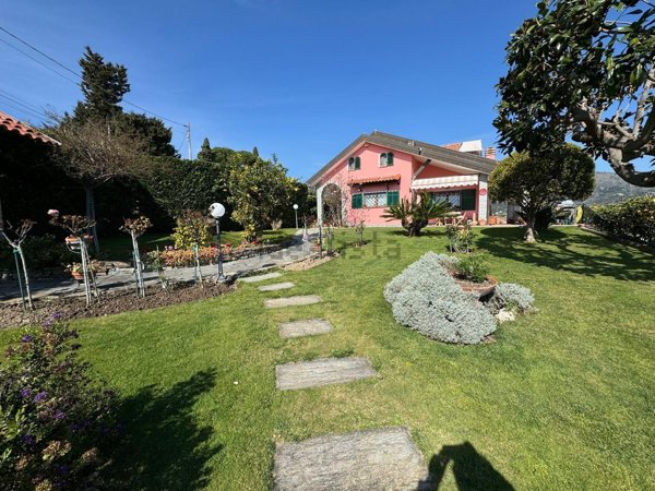 casa indipendente in vendita a Sanremo