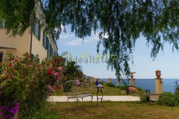 casa indipendente in vendita a Sanremo