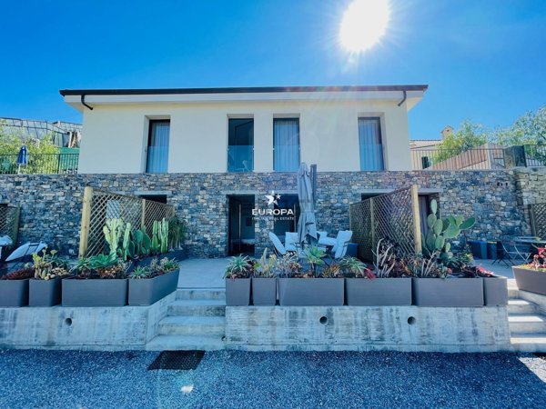 casa indipendente in vendita a Sanremo