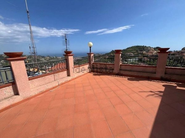 casa indipendente in vendita a Sanremo in zona Poggio