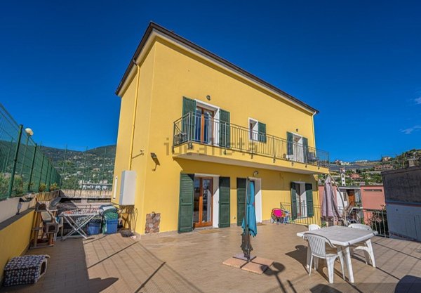 casa indipendente in vendita a Sanremo