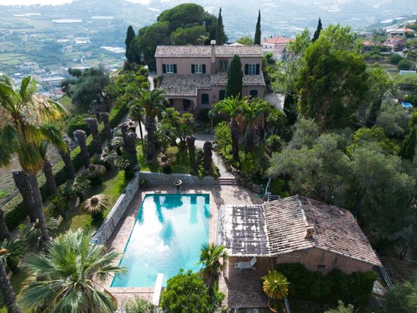 casa indipendente in vendita a Sanremo in zona Bussana