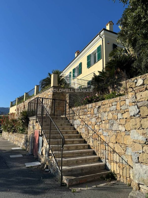 casa indipendente in vendita a Sanremo