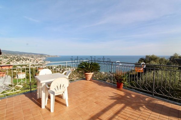 casa indipendente in vendita a Sanremo in zona Coldirodi