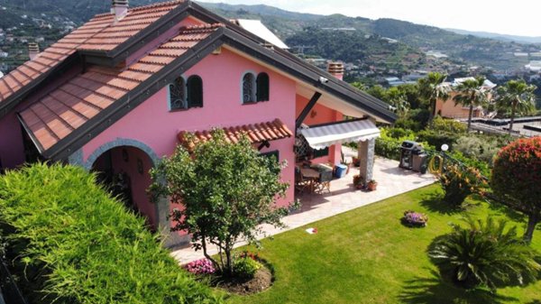 casa indipendente in vendita a Sanremo
