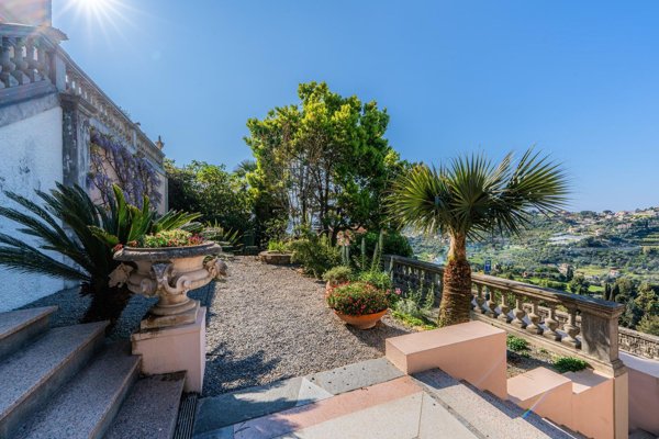 casa indipendente in vendita a Sanremo