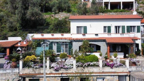 casa indipendente in vendita a Sanremo