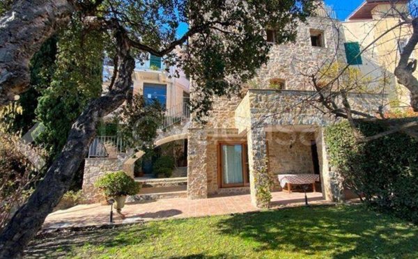 casa indipendente in vendita a Sanremo in zona Coldirodi
