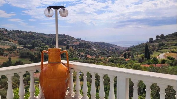 casa indipendente in vendita a Sanremo