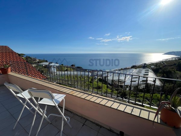 casa indipendente in vendita a Sanremo in zona Bussana