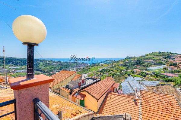 casa indipendente in vendita a Sanremo in zona Poggio