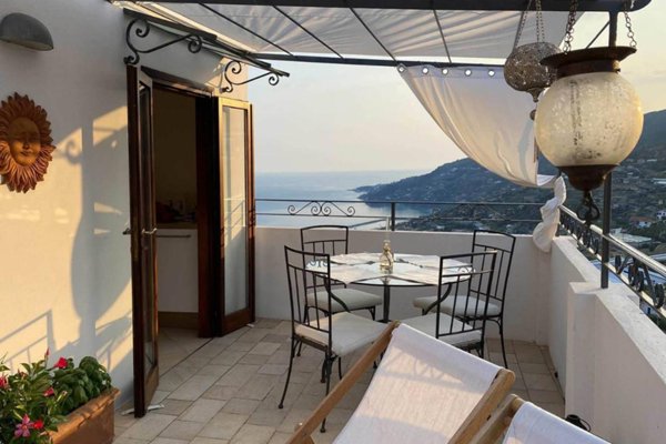 casa indipendente in vendita a Sanremo in zona Coldirodi