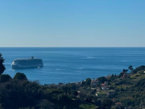 casa indipendente in vendita a Sanremo in zona Poggio