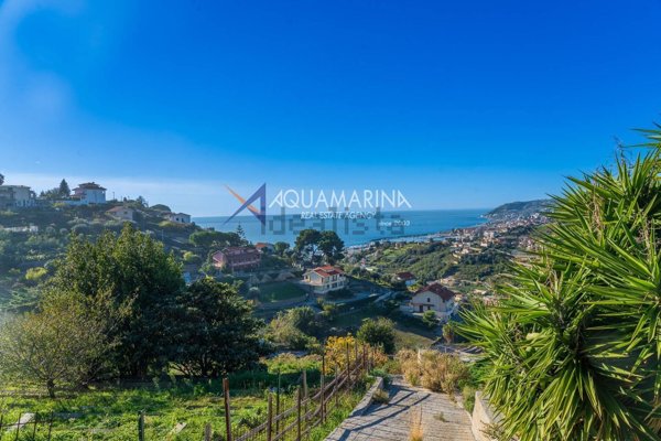 casa indipendente in vendita a Sanremo in zona Poggio