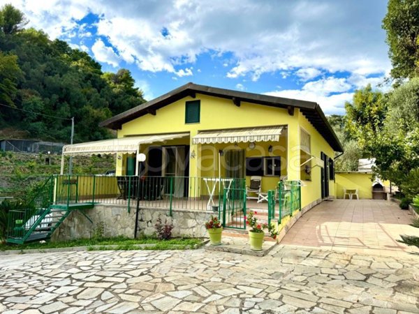 casa indipendente in vendita a Sanremo in zona Bussana