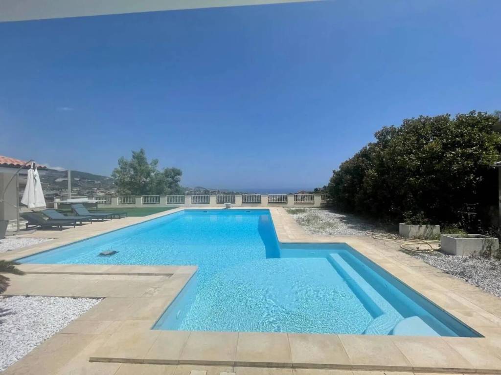 casa indipendente in vendita a Sanremo