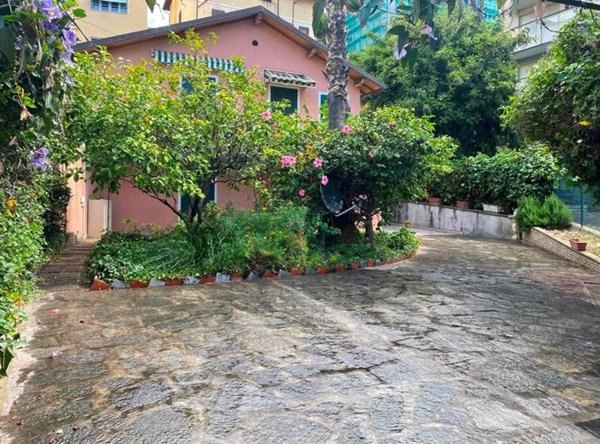casa indipendente in vendita a Sanremo