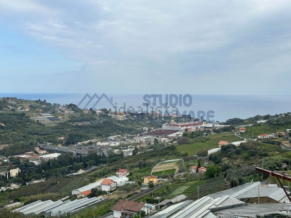 casa indipendente in vendita a Sanremo in zona Poggio