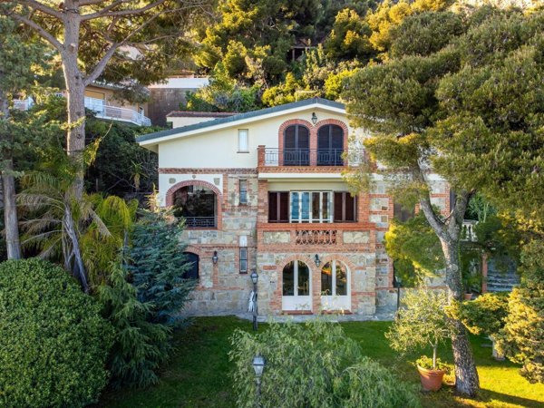 casa indipendente in vendita a Sanremo
