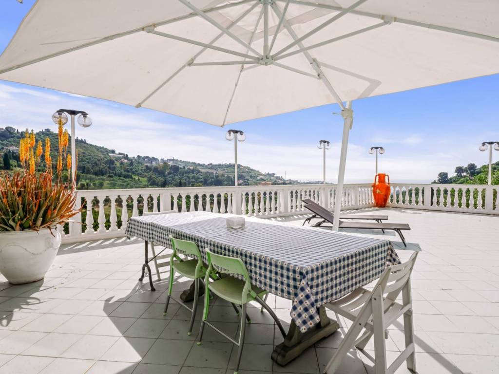 casa indipendente in vendita a Sanremo