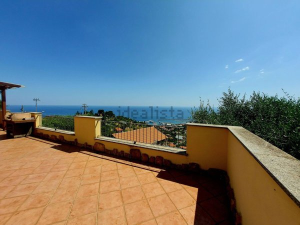 casa indipendente in vendita a Sanremo