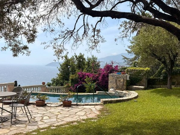 casa indipendente in vendita a Sanremo